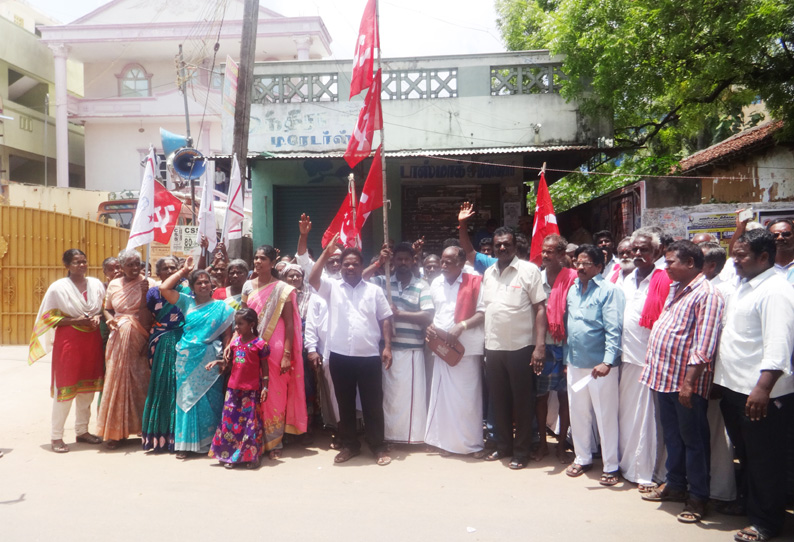 காட்டுமன்னார்கோவிலில் டாஸ்மாக் கடையை அகற்றக்கோரி பொது மக்கள் ஒப்பாரி வைத்து போராட்டம்