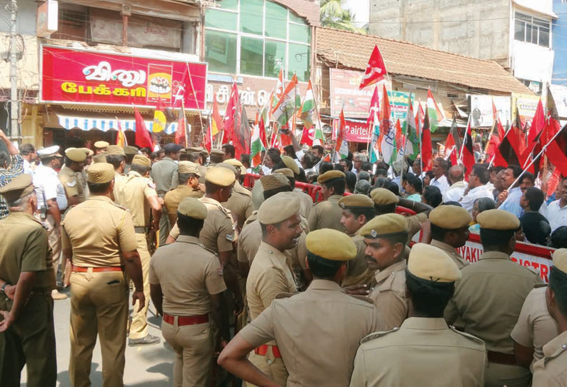 கருங்கல் போலீஸ் நிலையம் முற்றுகை; 2 எம்.எல்.ஏ.க்கள் உள்பட 100 பேர் கைது