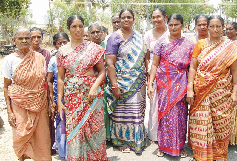 ஈரோடு முத்தம்பாளையம் பகுதியில் உள்ள டாஸ்மாக் கடையை அகற்ற எம்.எல்.ஏ.விடம் பெண்கள் கோரிக்கை