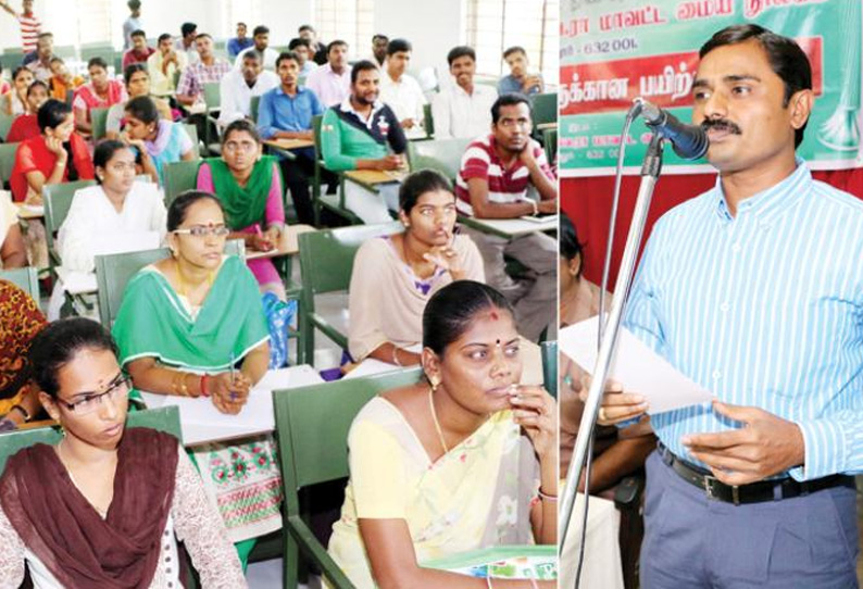 போட்டித்தேர்வில் வெற்றி பெற படிப்பதைவிட எழுதி பார்க்க வேண்டும் மாவட்ட வருவாய் அலுவலர் அறிவுறுத்தல்