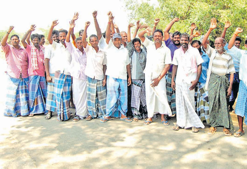 நசரத்பேட்டை, வால்காடு பகுதிகளில் மதுக்கடைகளை மூடக்கோரி முற்றுகை