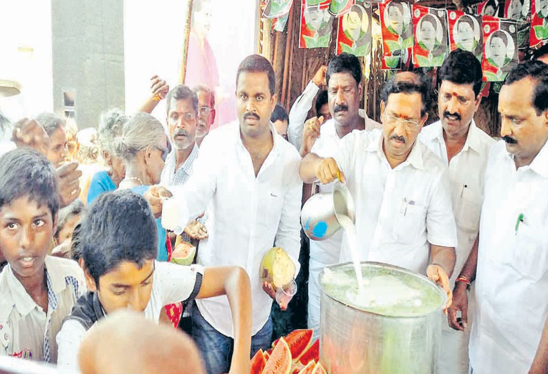 அ.தி.மு.க இரு அணிகளும் இணைய சில அமைச்சர்கள் முட்டுக்கட்டை போடுகிறார்கள்