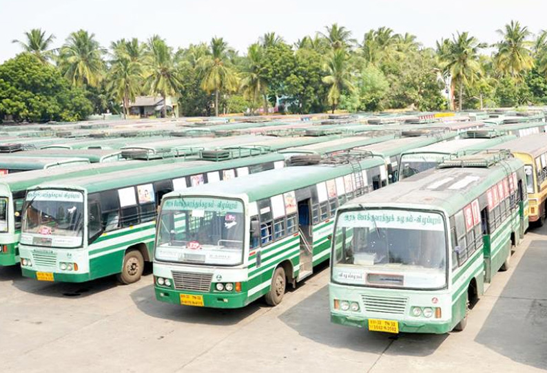 போக்குவரத்து தொழிலாளர்கள் வேலை நிறுத்தம் மாவட்டம் முழுவதும் அரசு பஸ்கள் குறைந்த அளவில் இயங்கின