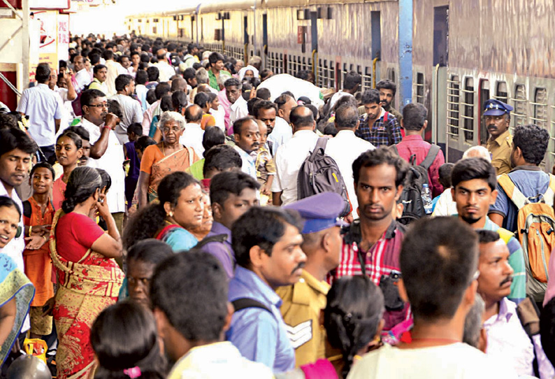 பஸ் ஸ்டிரைக் எதிரொலி ரெயில்களில் பயணிகள் கூட்டம் அலைமோதியது