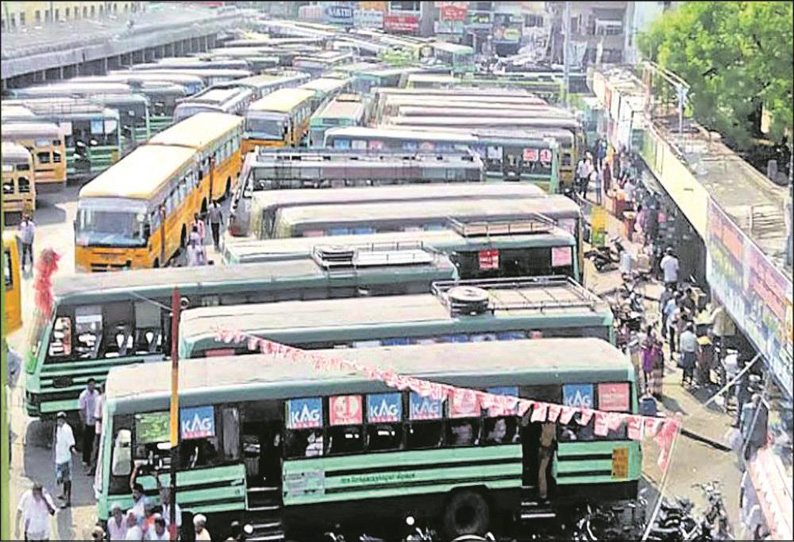 பஸ் ஊழியர்கள் வேலை நிறுத்தம்: காஞ்சீபுரம் மாவட்டத்தில் குறைந்த அளவு பஸ்களே ஓடின