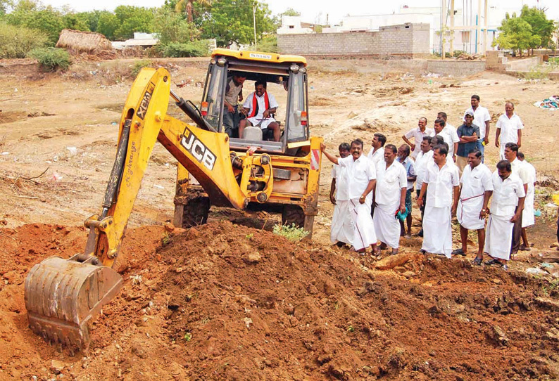 தி.மு.க. சார்பில் கண்மாயை தூர்வாரும் பணி தொடங்கியது