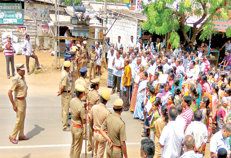 சின்னாளபட்டியில் மதுக்கடையை மூடக்கோரி பொதுமக்கள் சாலை மறியல்