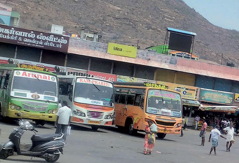 திருவண்ணாமலையில் இருந்து விழுப்புரம், திருச்சிக்கு குறைந்தளவு அரசு பஸ்கள் இயக்கம் பயணிகள் அவதி