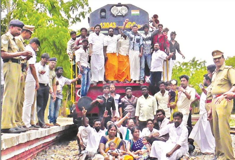 காவிரி உரிமை மீட்பு குழுவினர் 2-வது நாளாக ரெயில் மறியல் 37 பேர் கைது