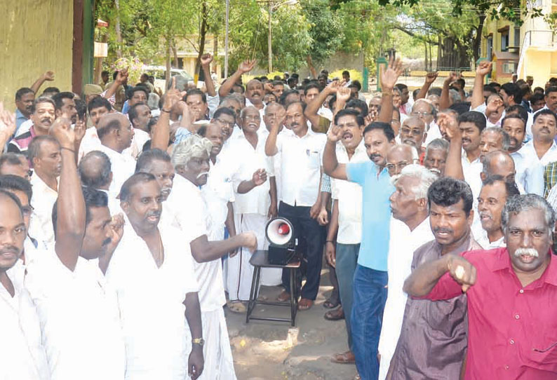 நாகர்கோவிலில் அரசு போக்குவரத்துக்கழக தொழிற்சங்கத்தினர் ஆர்ப்பாட்டம்