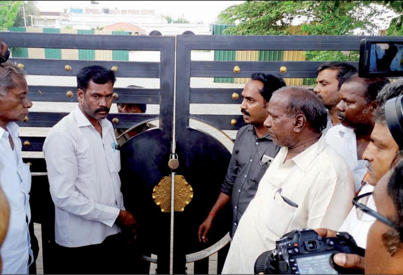 உடுமலையில் மனமகிழ் மன்றத்திற்கு நகராட்சி அதிகாரிகள் சீல் வைக்க முயற்சி