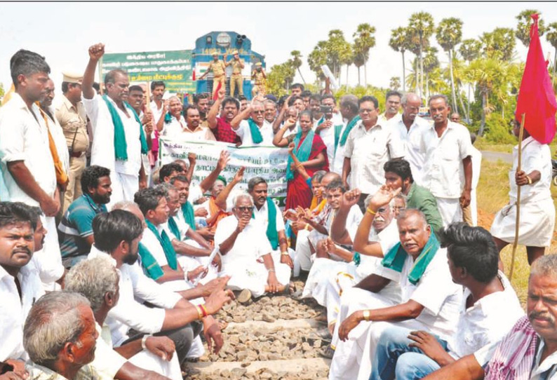 காவிரி உரிமை மீட்புக்குழுவினர் 3-வது நாளாக ரெயில் மறியல் 36 பேர் கைது