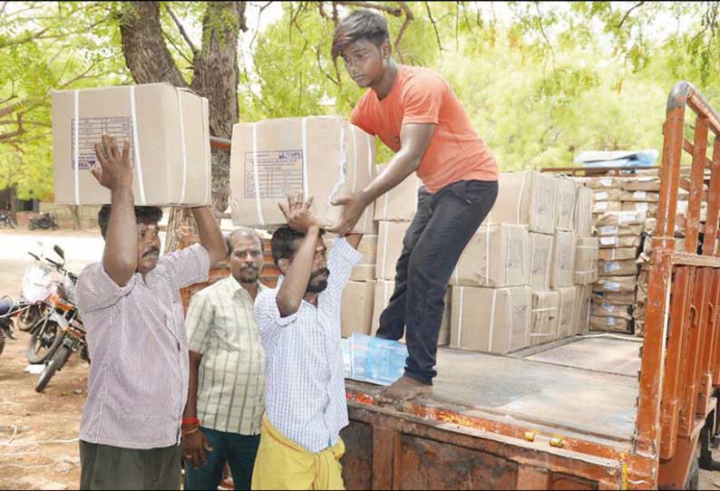 பள்ளிகளுக்கு முதல் பருவ பாடப்புத்தகங்கள்-நோட்டுகள் அனுப்பும் பணி மும்முரம்