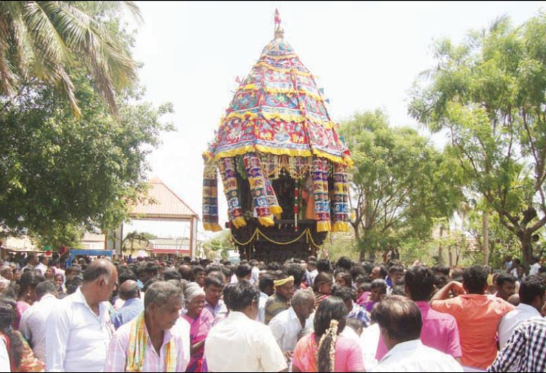 மாரியம்மன் கோவில்களில் தேரோட்டம் திரளான பக்தர்கள் வடம் பிடித்து இழுத்தனர்