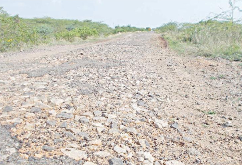 செங்கப்படை-வில்லூர் தார் சாலை, மண் ரோடாகிப்போன அவலம் சீரமைத்து தர கோரிக்கை