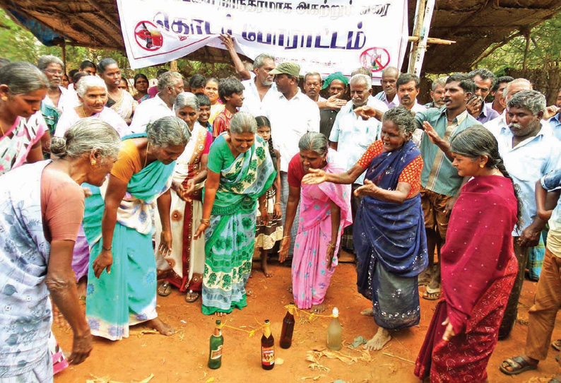 பாவூர்சத்திரம் அருகே மதுக்கடையை மூடக்கோரி பெண்கள் ஒப்பாரி வைத்து போராட்டம்