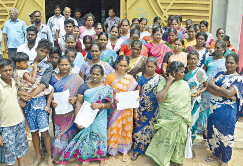 மதுக்கடை அமைக்க கிராம மக்கள் எதிர்ப்பு கலெக்டரிடம் மனு கொடுத்தனர்