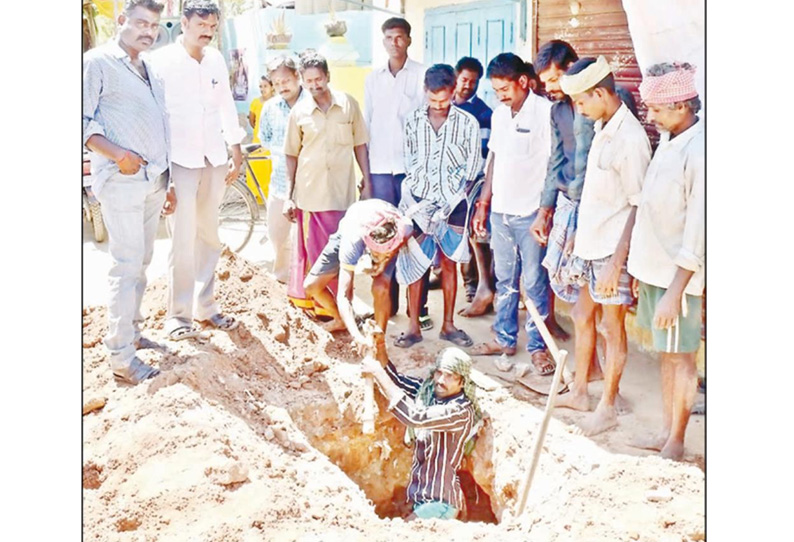 மின்மோட்டார்பொருத்தி தண்ணீரை உறிஞ்சிய வீட்டின் குடிநீர் இணைப்பு துண்டிப்பு