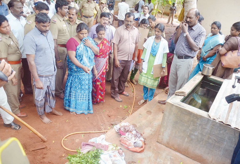 வீட்டுக்குள் புதைத்த இரட்டை குழந்தைகள் உடல்கள் தோண்டி எடுப்பு பிரேத பரிசோதனை செய்தனர்