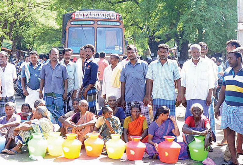 அம்மாபேட்டை அருகே குடிநீர் கேட்டு பொதுமக்கள் சாலை மறியல்