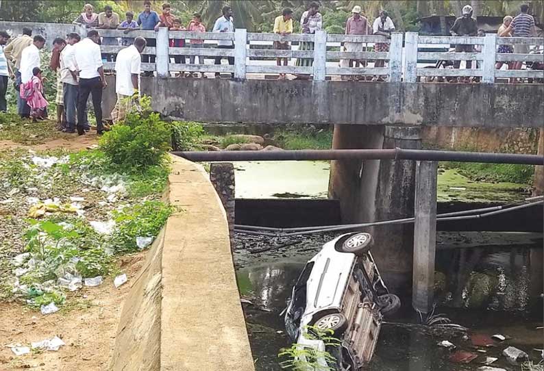 கால்வாயில் சொகுசு கார் கவிழ்ந்து 3 பேர் படுகாயம்