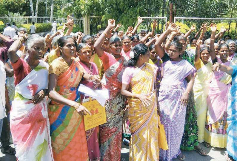 எட்டிமரத்துப்பட்டியில் செயல்படும் மதுக்கடையை உடனே அகற்ற வேண்டும் கலெக்டரிடம் பெண்கள் மனு