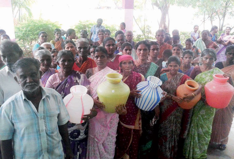 கடையம் யூனியன் அலுவலகத்தில் குடிநீர் கேட்டு பொதுமக்கள் முற்றுகை போராட்டம்