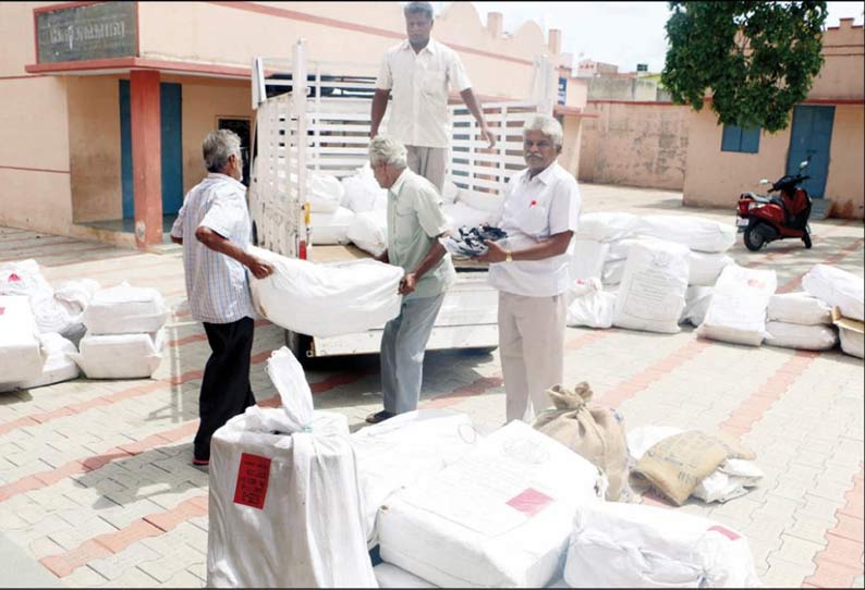 பள்ளிக்கூடங்கள் இன்று திறப்பு மாணவர்களுக்கு பாடப்புத்தகம், சீருடை வழங்க உத்தரவு