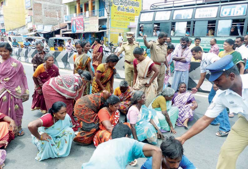 பெட்ரோல் விற்பனை நிலைய ஊழியர் மர்ம சாவு உறவினர்கள் சாலை மறியல்