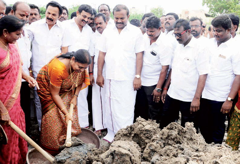 தூத்துக்குடியில் குளம் தூர்வாரும் பணி கீதாஜீவன் எம்.எல்.ஏ. தொடங்கி வைத்தார்