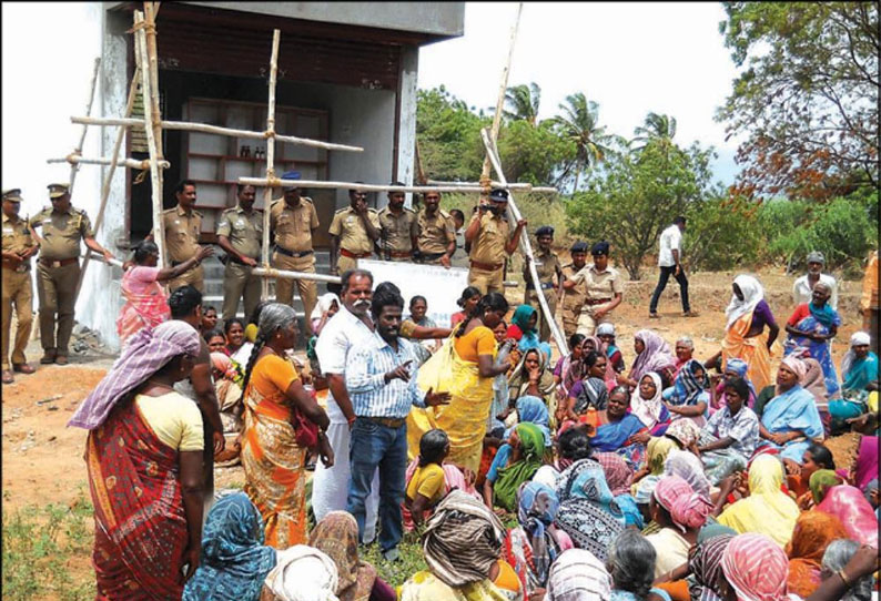 டாஸ்மாக் கடையை மூடக்கோரி பொதுமக்கள் முற்றுகை போராட்டம்