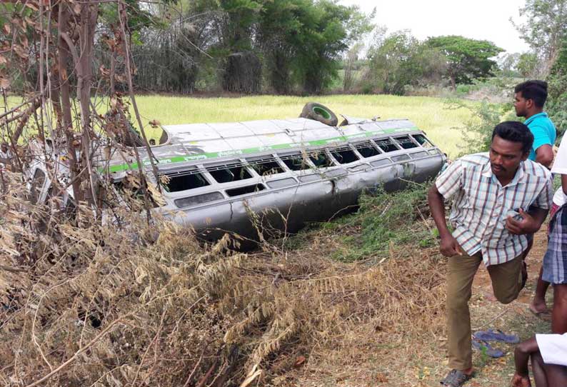 பஸ் கவிழ்ந்து 35 பயணிகள் காயம்