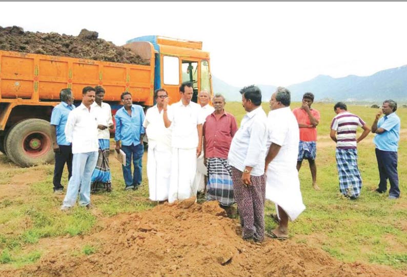 வண்டல் மண் எடுத்துச்செல்லும் விவசாயிகள் போக்குவரத்து செலவுக்கு அரசே மானியம் வழங்க வேண்டும்