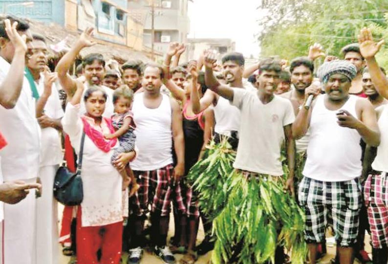 விவசாய கடனை தள்ளுபடி செய்யக்கோரி அரை நிர்வாண ஓட்டம்