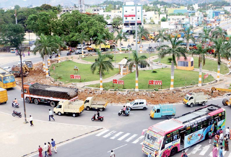 வாகனங்கள் எளிதில் சென்று வரும் வகையில் சேலம் கொண்டலாம்பட்டி ரவுண்டானா சுற்றளவு 150 அடியாக குறைப்பு