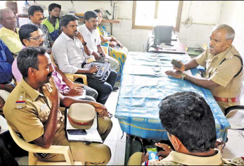 மாணவர்கள் இடையே மோதலை தடுக்க பள்ளிகளில் கேமரா பொருத்தி கண்காணிக்க வேண்டும்