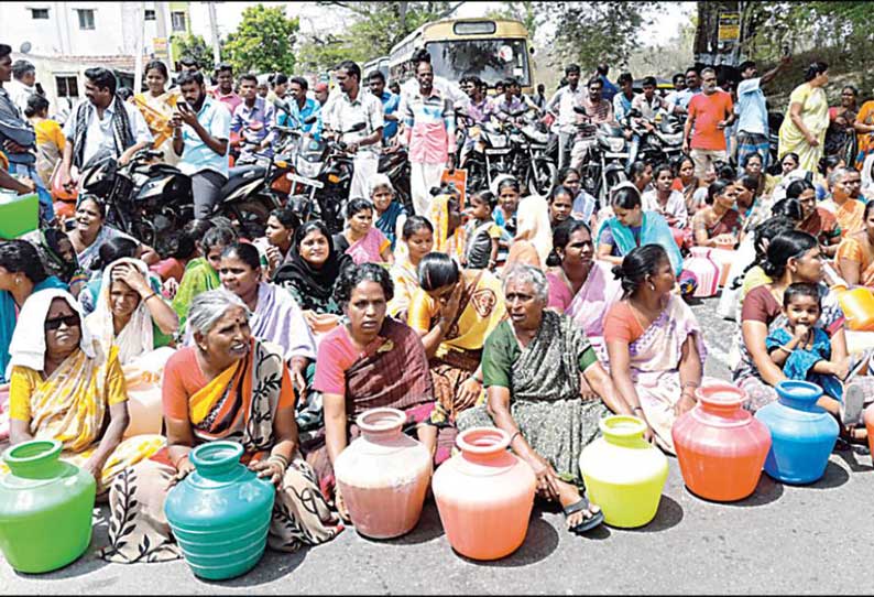 கள்ளக்குறிச்சியில் காலிகுடங்களுடன் பொதுமக்கள் சாலை மறியல்