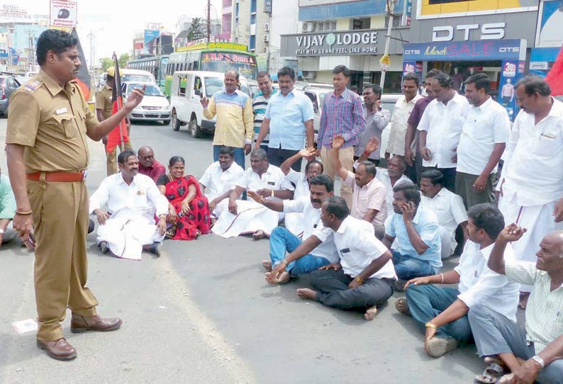 மு.க.ஸ்டாலின் கைது செய்யப்பட்டதை கண்டித்து தி.மு.க.வினர் சாலைமறியல் போராட்டம்