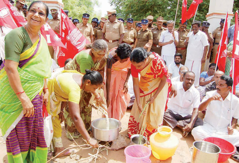 டாஸ்மாக் கடையை மூட வலியுறுத்தி உதவி கலெக்டர் அலுவலகத்தில் பொதுமக்கள் குடியேறும் போராட்டம்