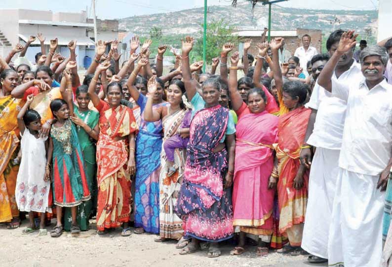 எடப்பாடியில் பொதுமக்கள் முற்றுகையால் மதுக்கடை மூடப்பட்டது