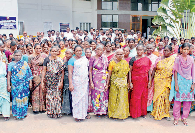 காங்கேயம் அருகே டாஸ்மாக் கடை அமைக்க எதிர்ப்பு தெரிவித்து கலெக்டர் அலுவலகத்தை முற்றுகையிட்ட பொதுமக்கள்