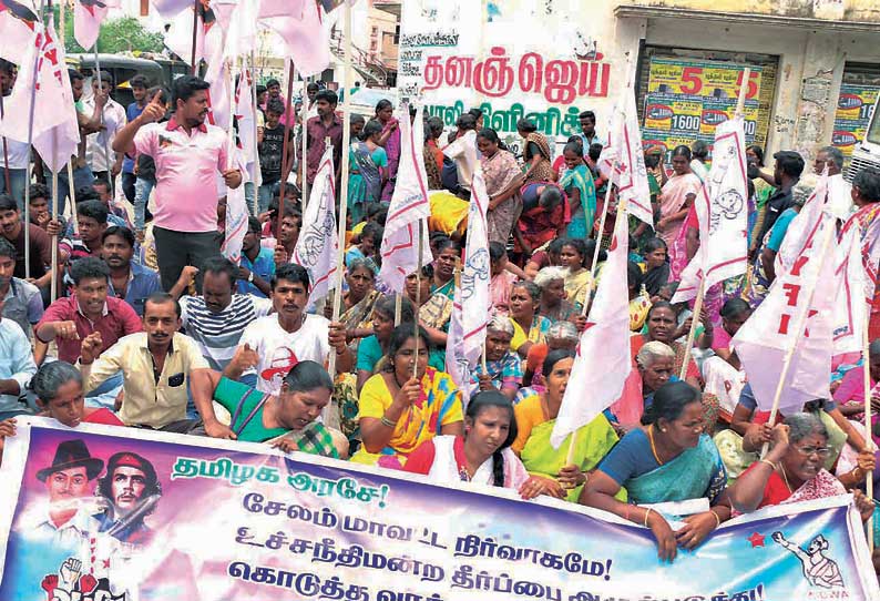 சேலம் சொர்ணபுரியில் டாஸ்மாக் கடை முன் மாதர் சங்கத்தினர் காத்திருப்பு போராட்டம்