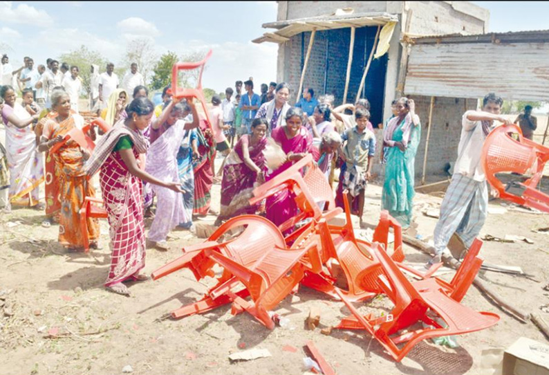 கண்கொடுத்தவணிதத்தில் புதிய டாஸ்மாக் கடையை பெண்கள் முற்றுகை