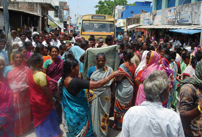 டாஸ்மாக் கடையை அகற்றக்கோரி பொதுமக்கள் சாலைமறியல்