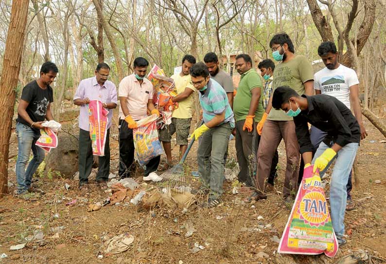 குப்பைகளை பொது இடத்தில் போடாமல் குப்பை தொட்டிகளில் போட வேண்டும்