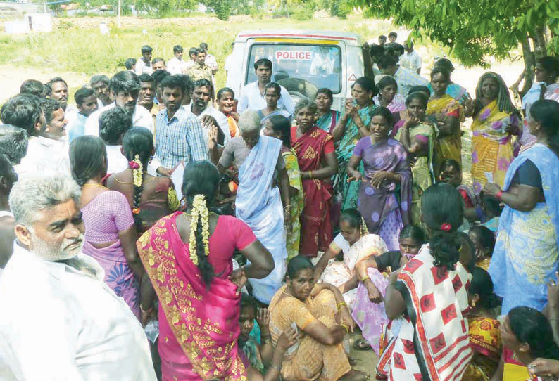 மதுக்கடையை அகற்றக்கோரி பொதுமக்கள் போராட்டம்