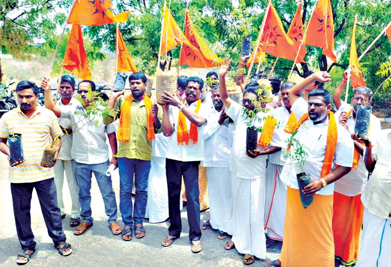 மேகமலையில் மரங்கள் வெட்டப்பட்டதை கண்டித்து இந்து எழுச்சி முன்னணி அமைப்பினர் ஆர்ப்பாட்டம்