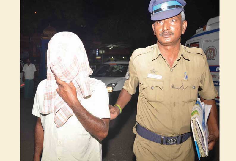 பவானி அருகே நடந்த இரட்டை கொலை வழக்கு: கைத்துப்பாக்கியை விற்ற வங்கி காவலாளி கைது பவானி அருகே நடந்த இரட்டை கொலை வழக்கு: கைத்துப்பாக்கியை விற்ற வங்கி காவலாளி கைது