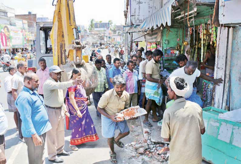 நெல்லையப்பர் கோவில் தேரோட்டத்தையொட்டி நெல்லை டவுனில் ஆக்கிரமிப்புகள் அகற்றம்