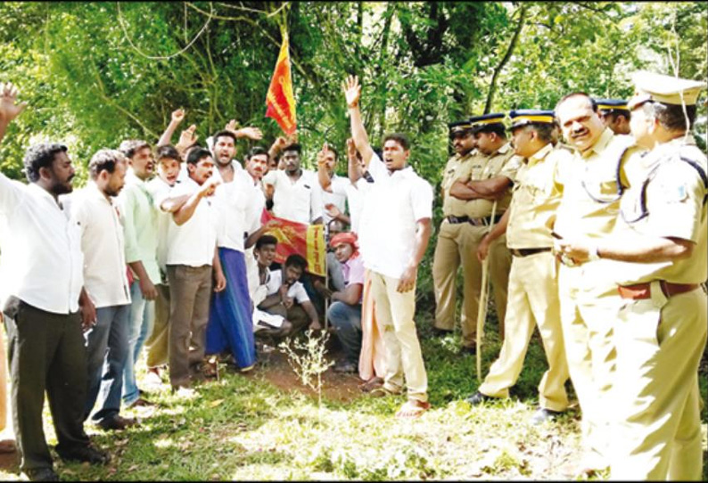 கம்பம்மெட்டு பகுதியில் எல்லை கற்களை மீண்டும் நட்டு வைத்த பார்வர்டு பிளாக் கட்சியினர் கைது